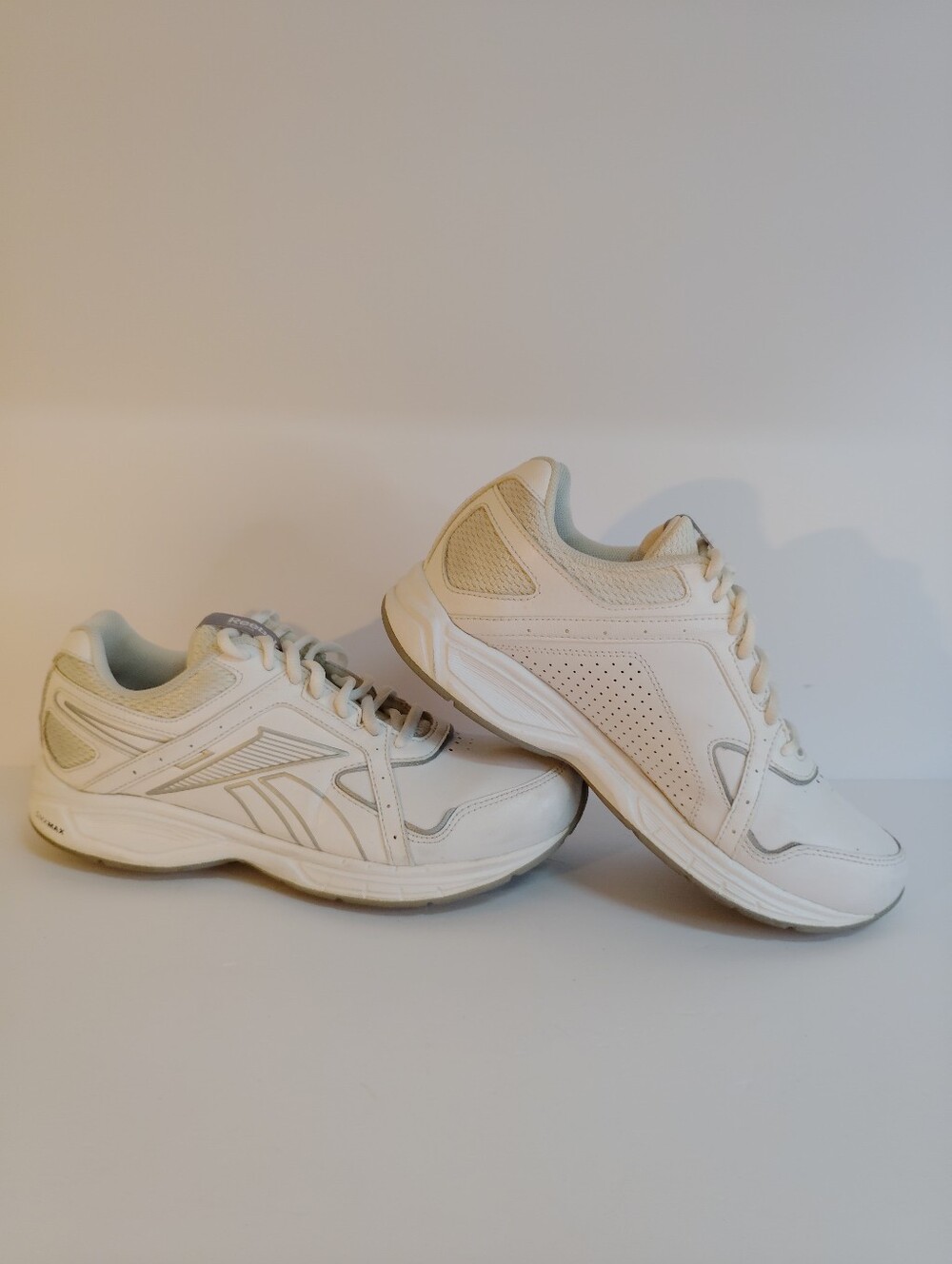 Reebok White Women's Sneakers - Picture 5 of 8